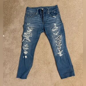 American Eagle Artist Crop Distressed Capri